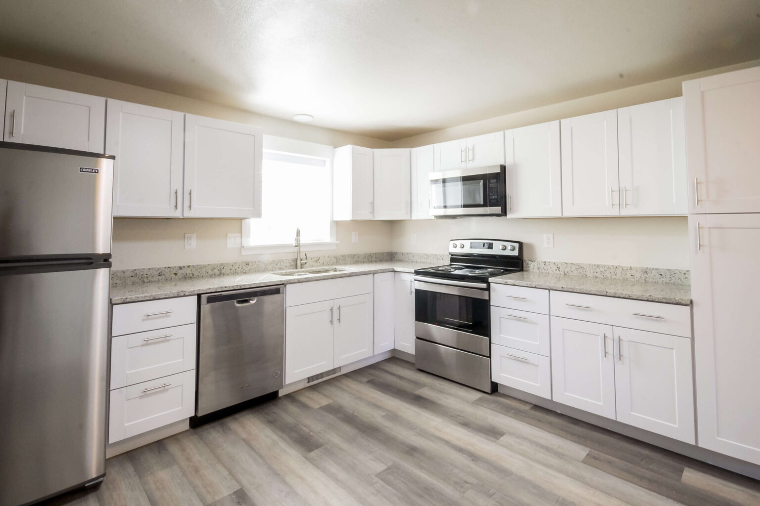 Full kitchen with granite counters and stainless appliances in a short-term furnished Twin Cedar rental in Vernal, Utah